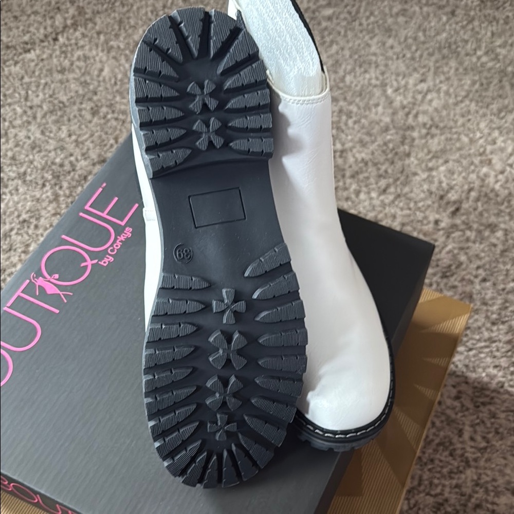 White Ankle Boots women’s 9 - Picture 2 of 4